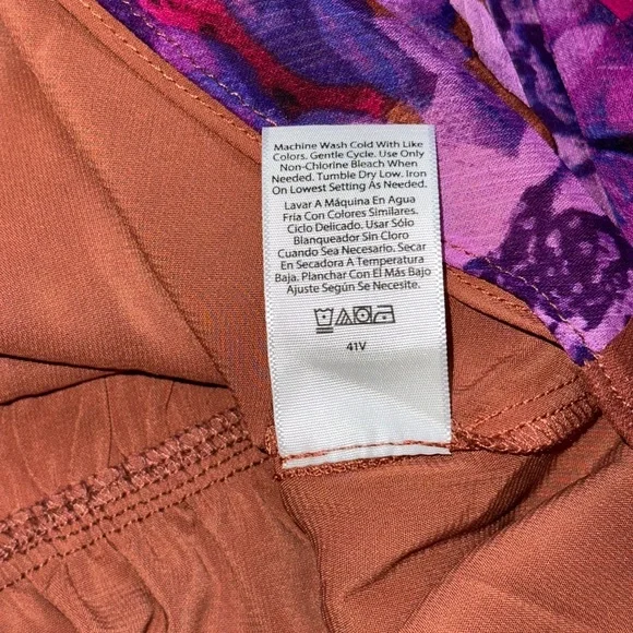 Sofia Vergara Floral V neck  Blouse - Picture 7 of 7